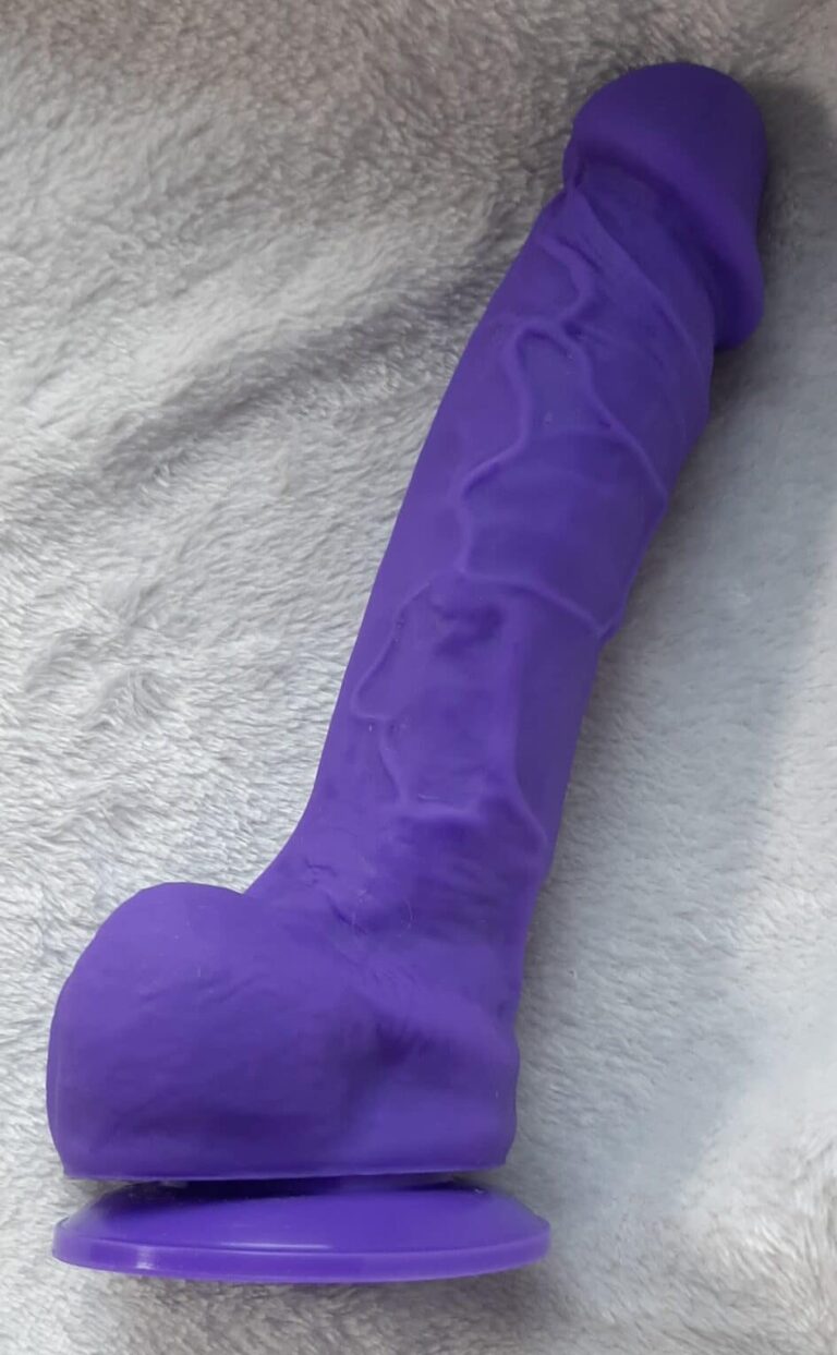 Luxe Realistic Silicone Dildo Review