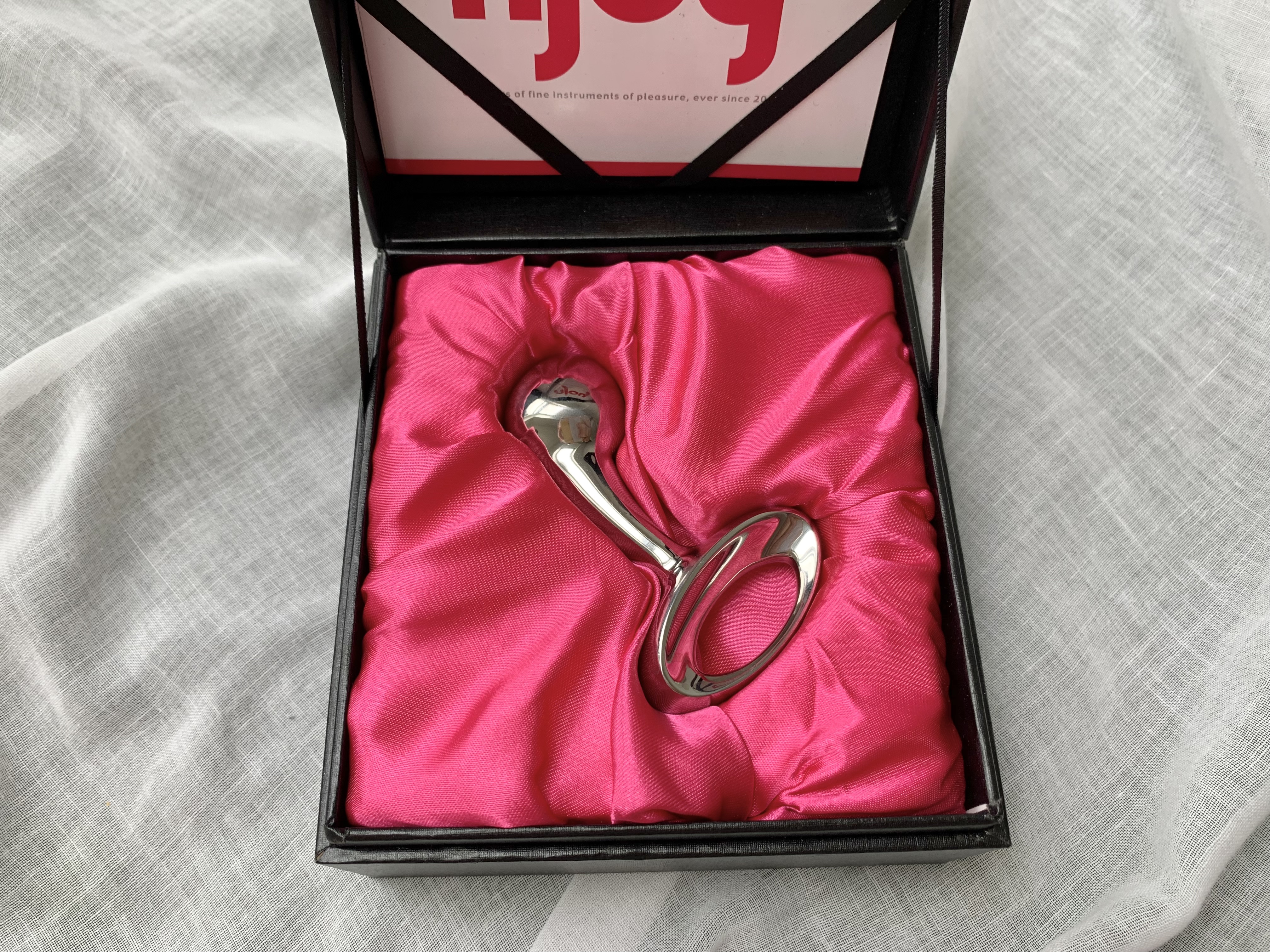 njoy Pure Wand Stainless Steel Dildo. Slide 17