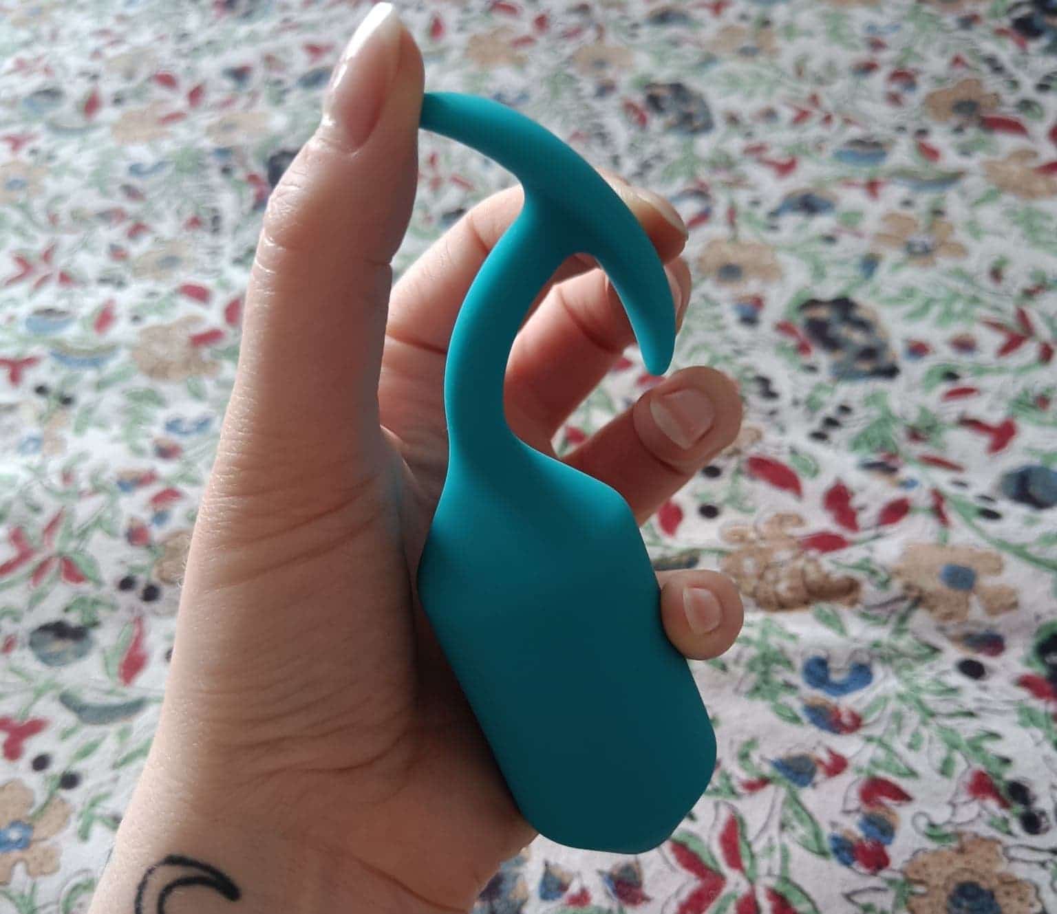 how to make your apple watch vibrate on silent b-Vibe XXL Vibrating Jewel Plug Review main image 1