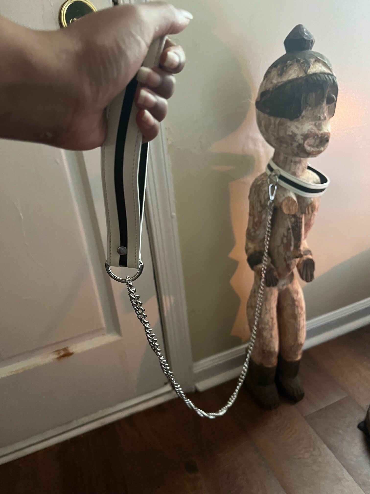 Bondage Boutique Glow-in-the-Dark Collar and Leash Ease of Use