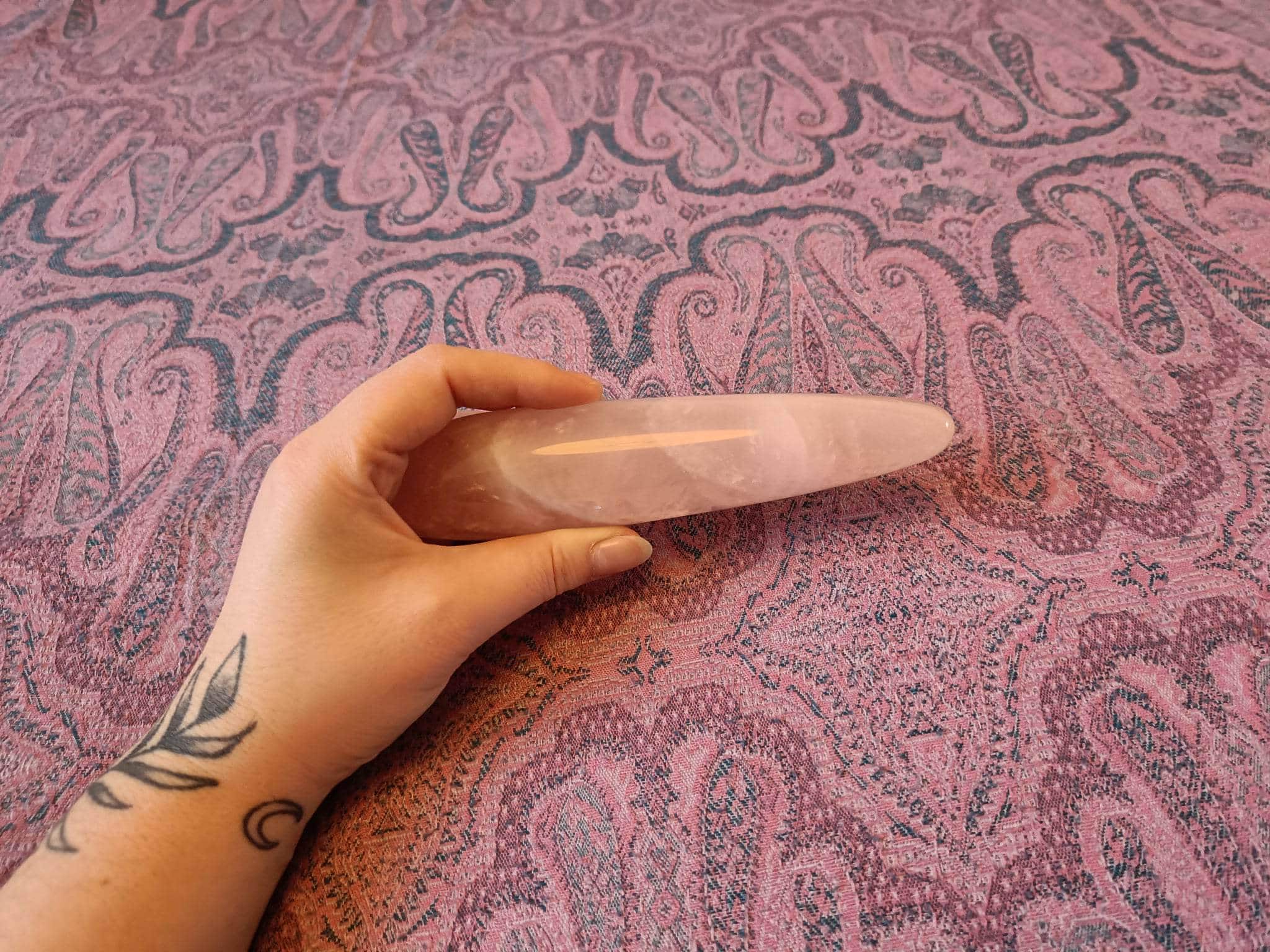 rose quartz vibrator Review: Crystal G Wand Rose Quartz Dildo by Le Wand main image 0