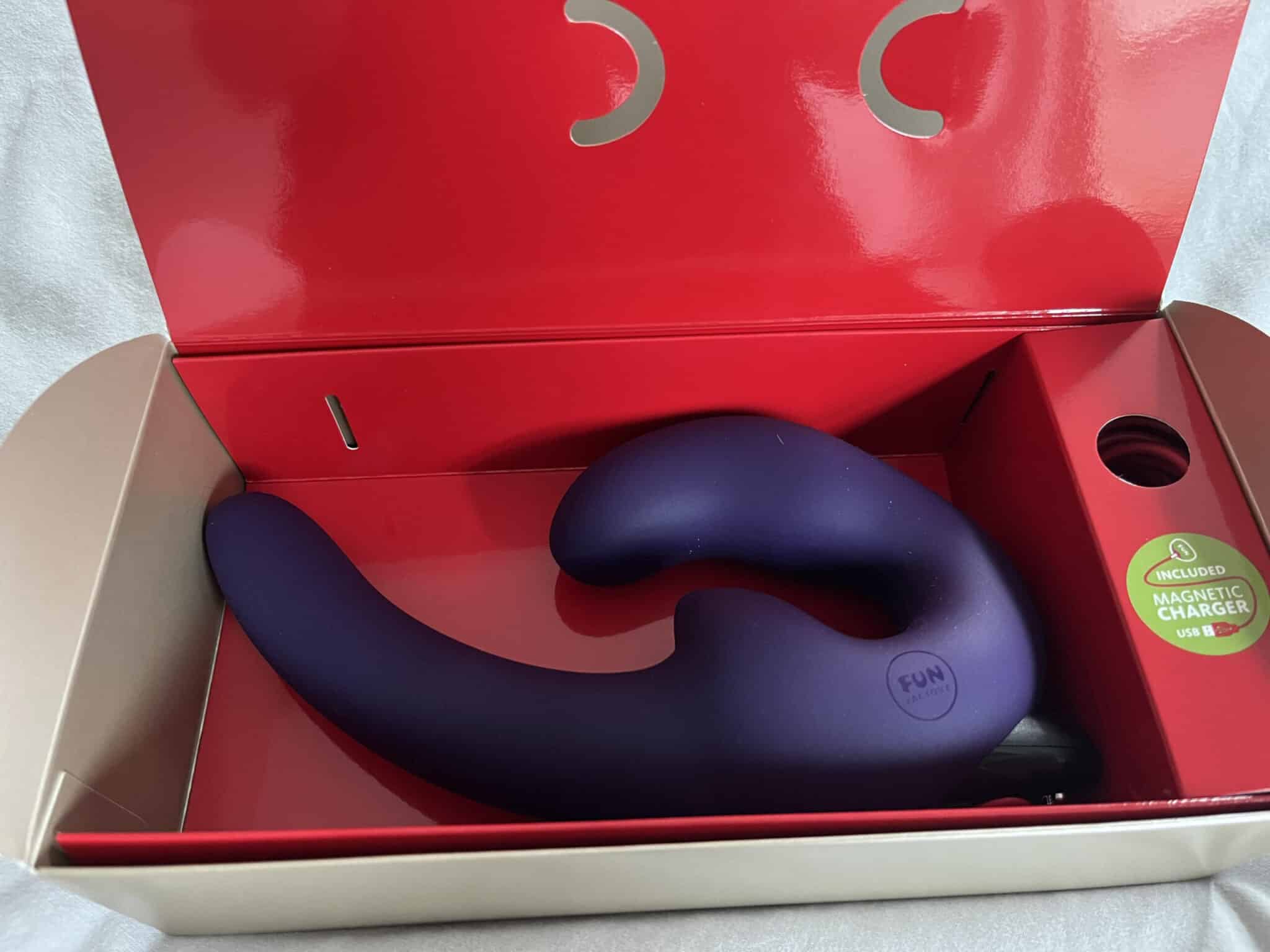 Fun Factory ShareVibe Rechargeable Vibrating Strapless Strap-On Dildo. Slide 4