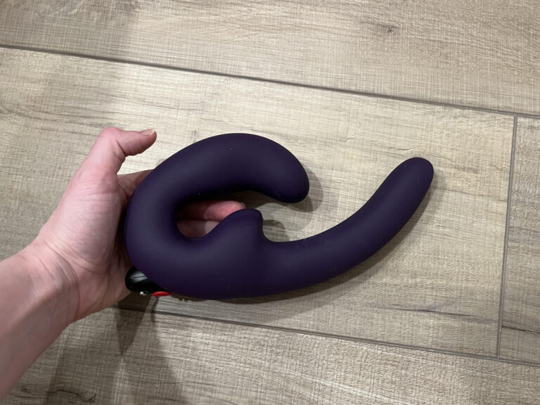 Fun Factory ShareVibe Vibrating Strapless Strap-On Dildo Review