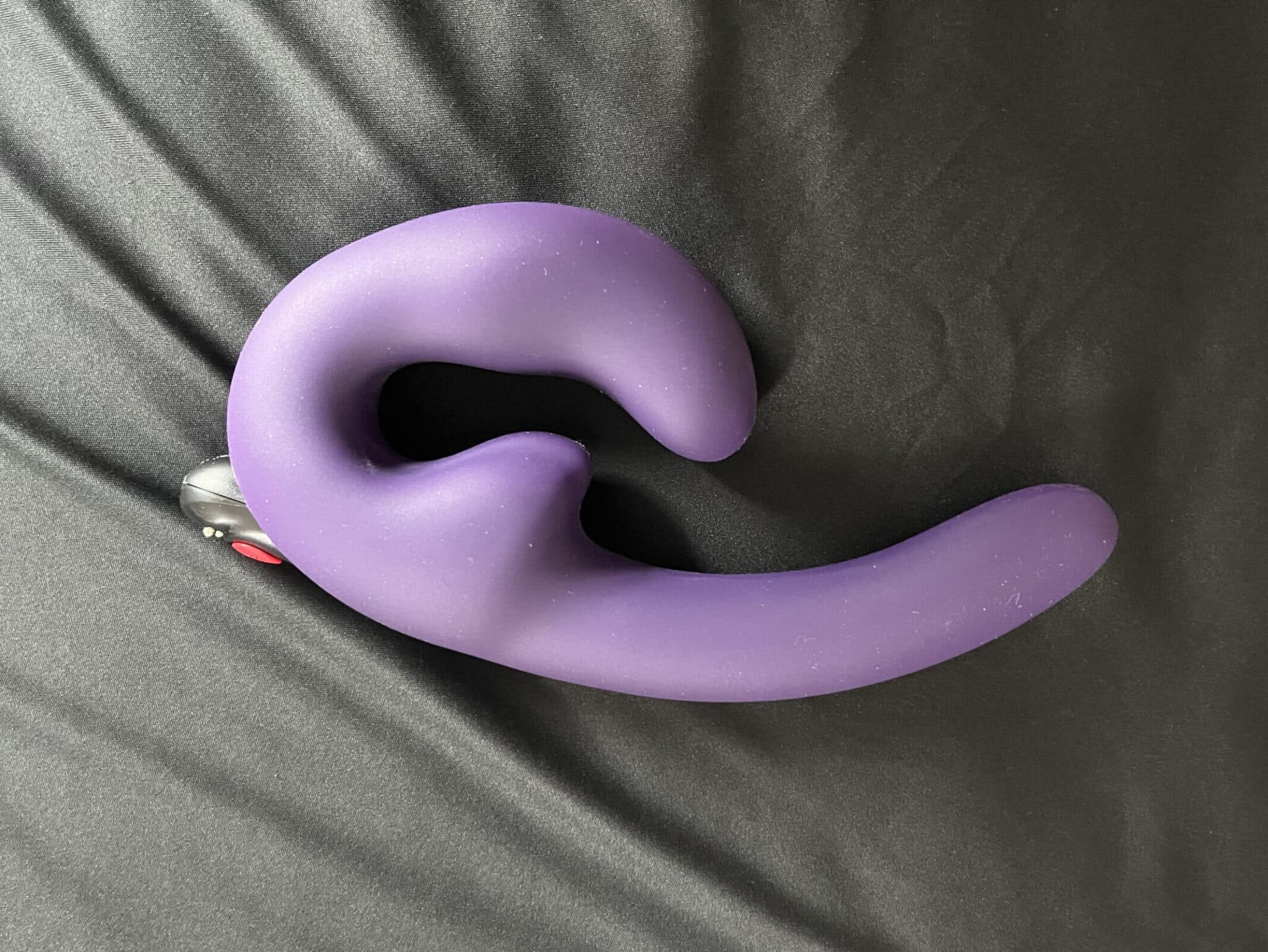 Fun Factory ShareVibe Rechargeable Vibrating Strapless Strap-On Dildo. Slide 6