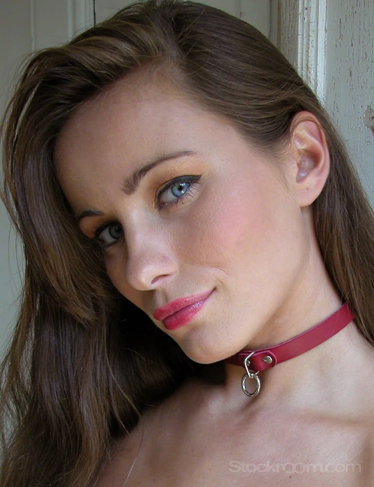 Red Leather Choker With O-Ring. Slide 2