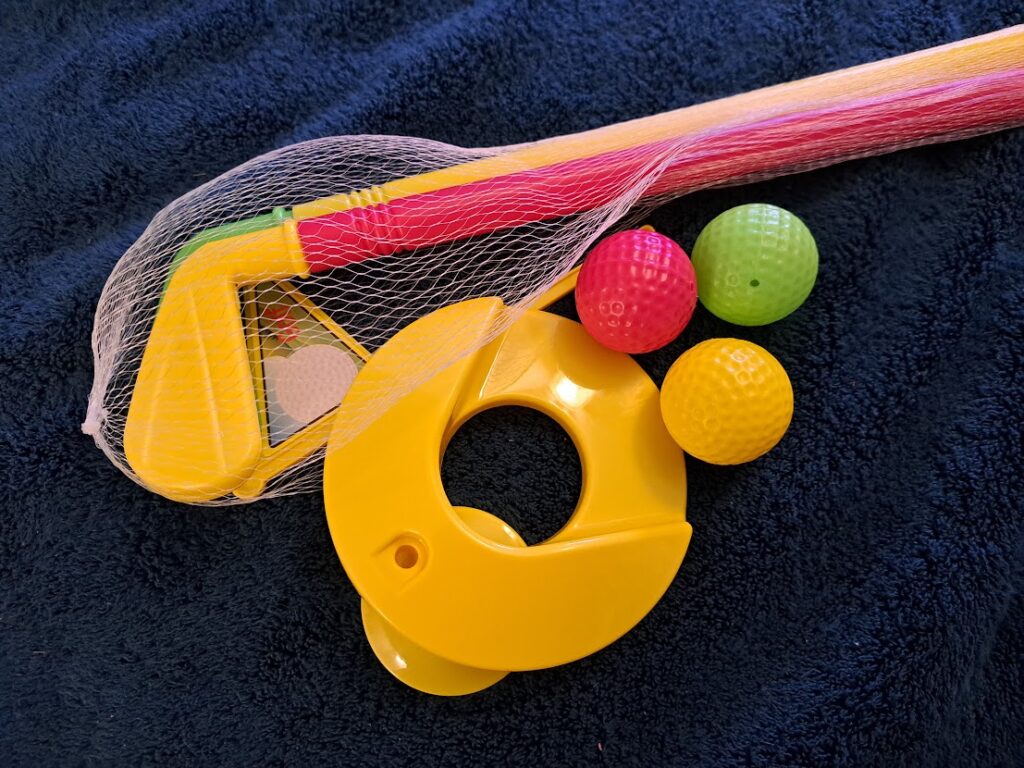 Toy gold kit that included plastic balls