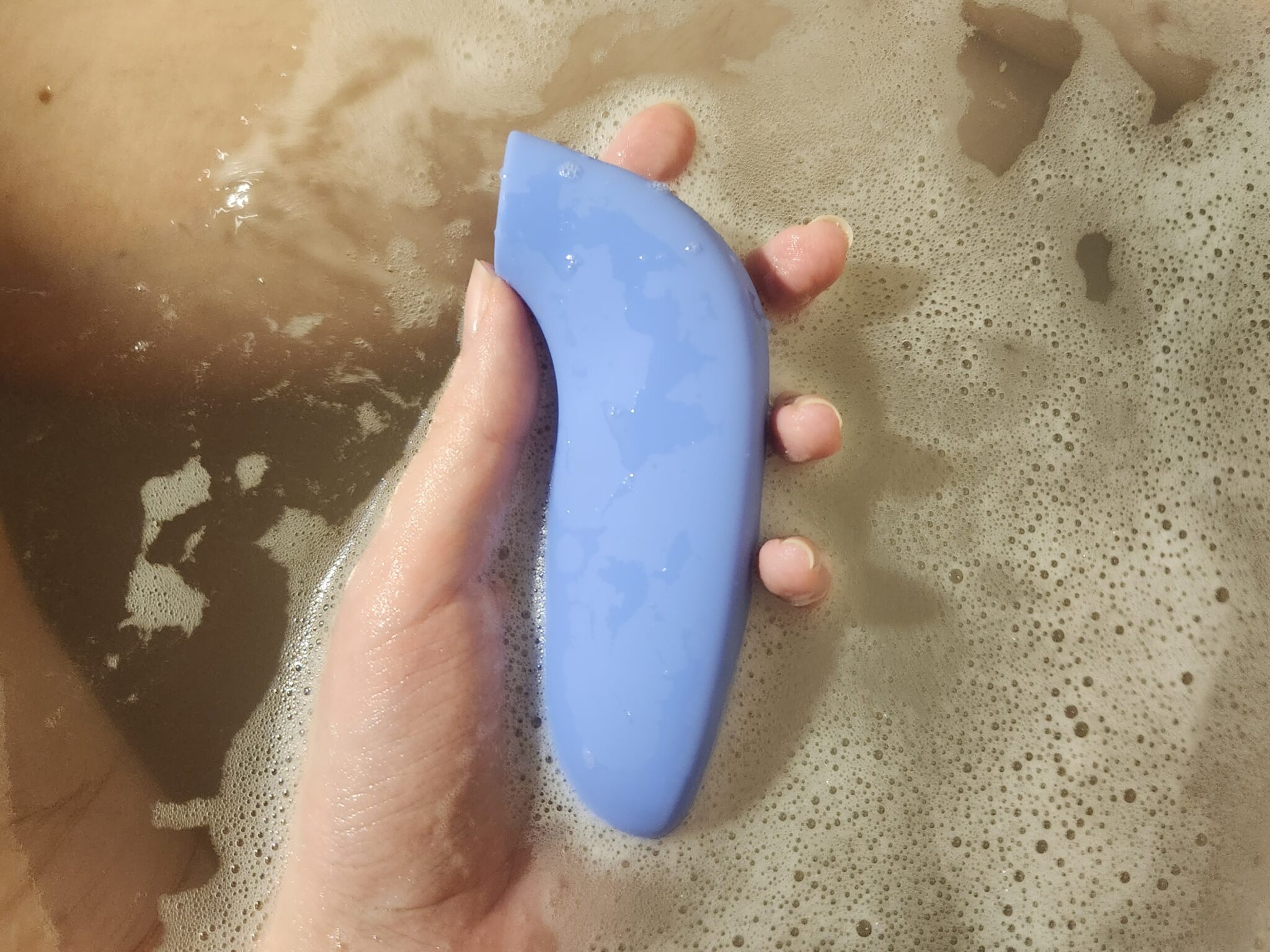 AER Silicone Rechargeable Pressure Wave Suction Toy. Slide 9