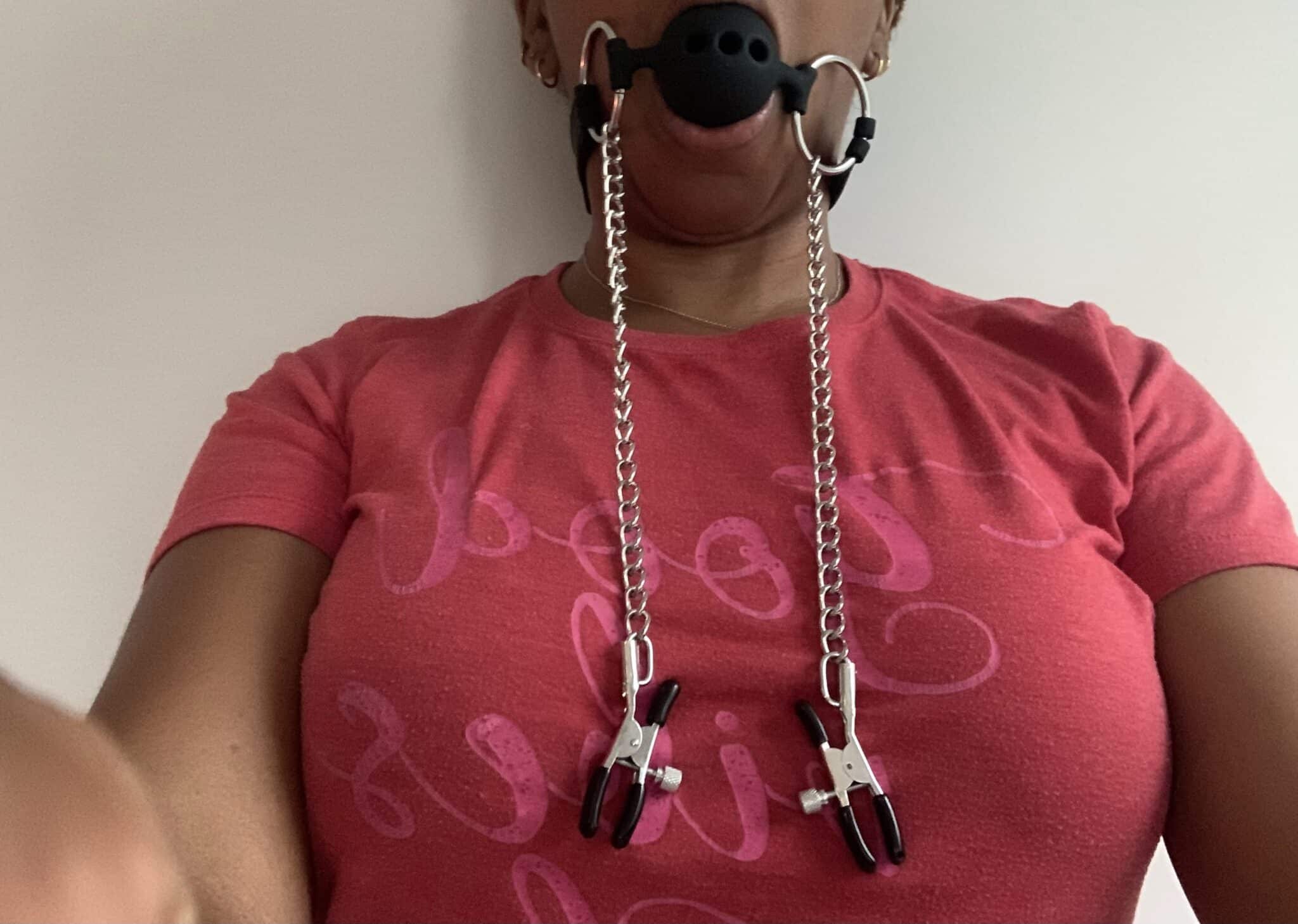 DOMINIX Deluxe Large Gag with Nipple Clamps. Slide 4