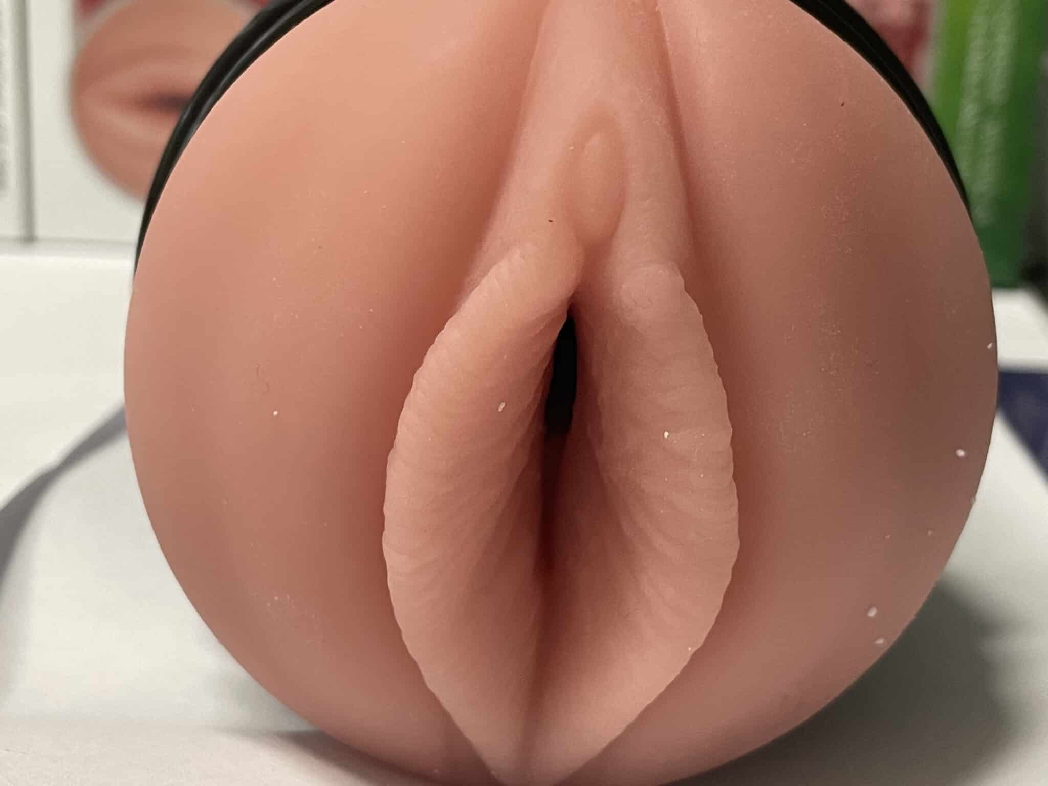 Fleshlight Go Surge Realistic Vagina Masturbator. Slide 2