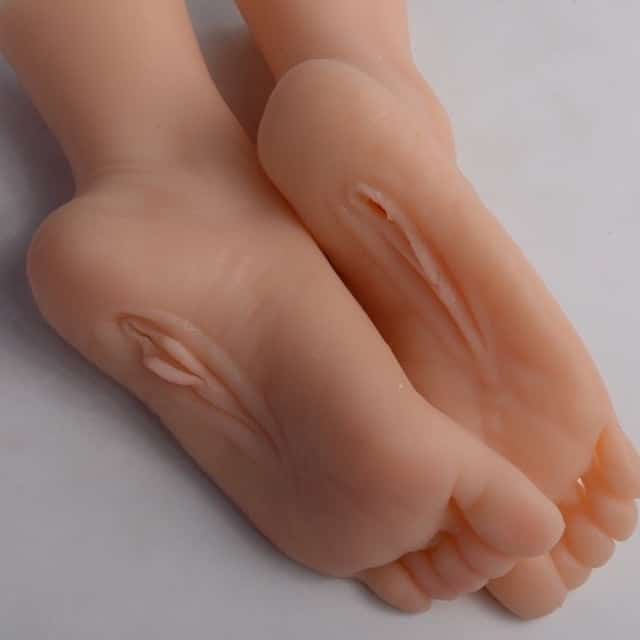 Olivia's Feet Size EU 36. Slide 1
