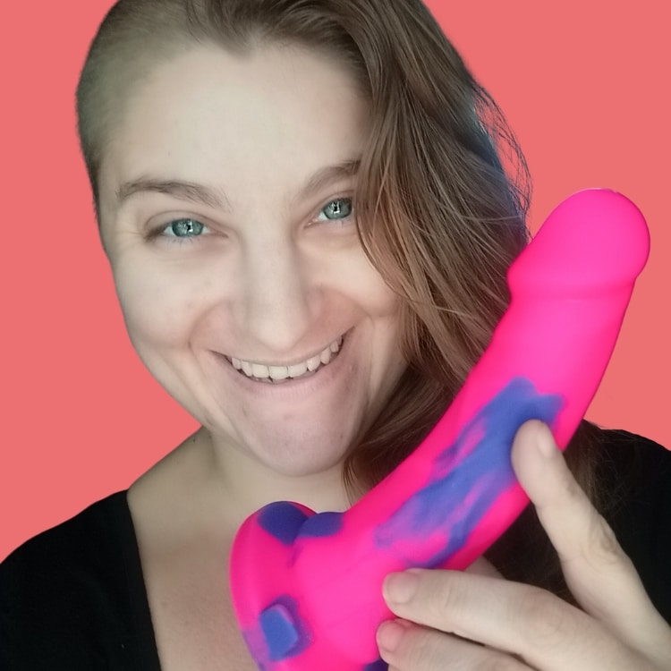 Lifelike Lover Luxe Realistic Multicolored Silicone Dildo Review