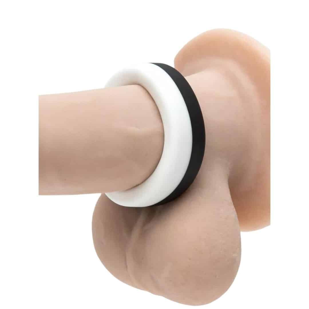 Lovehoney Thick Silicone Cock Ring. Slide 3