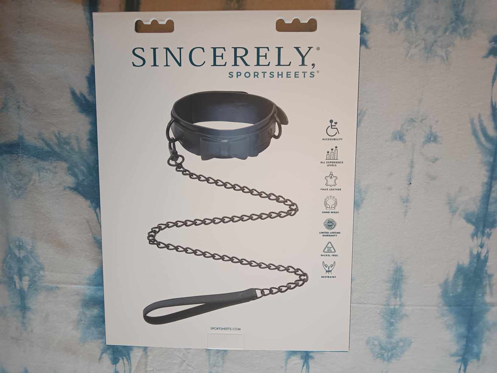 Sportsheets Sincerely Bow Tie Collar and Leash. Slide 9