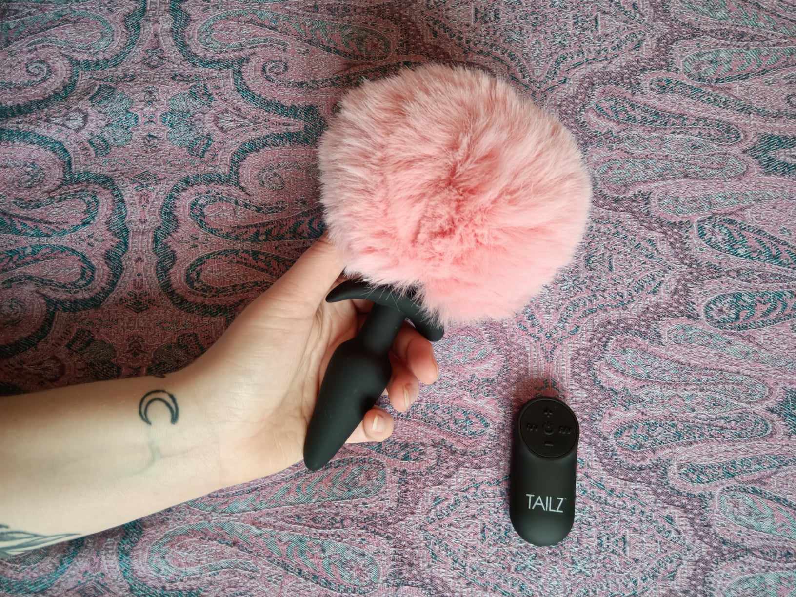 Tailz Snap-On Anal Vibe and 3 Interchangeable Tails Set Review [Tried &  Tested]