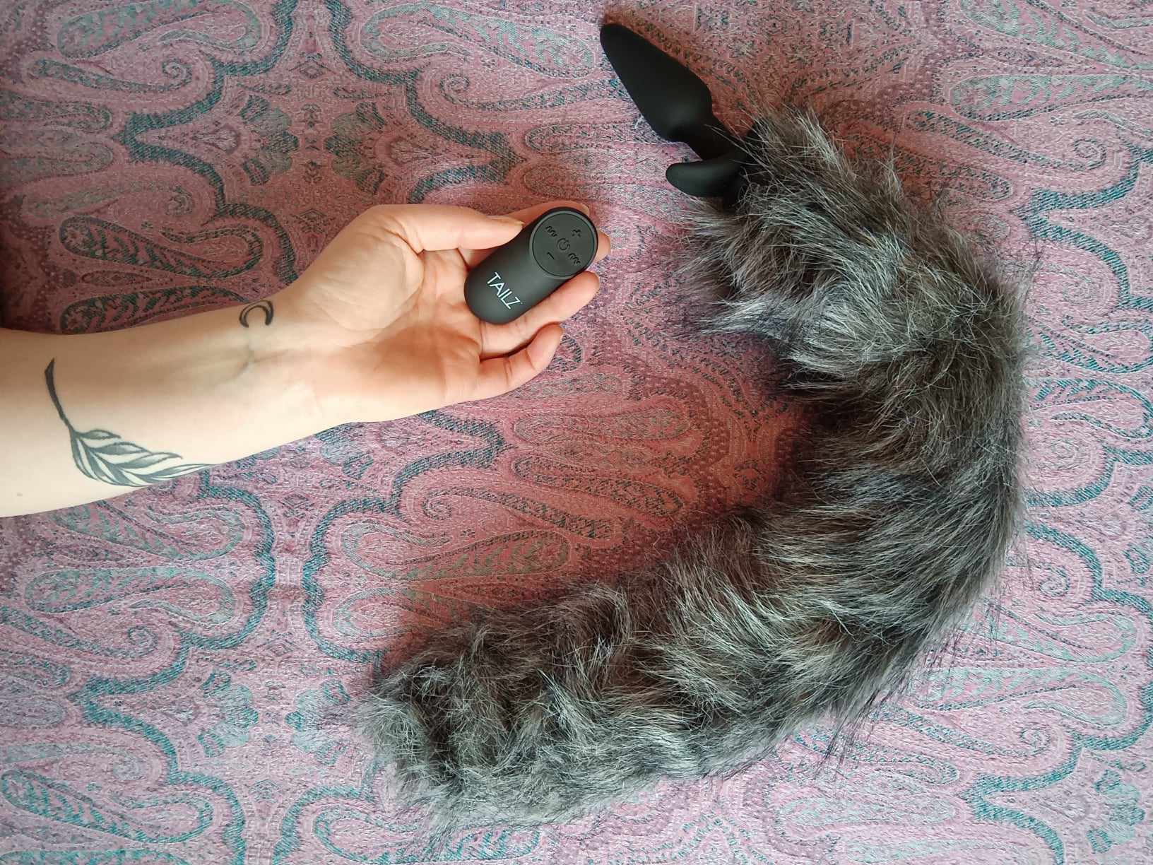 Tailz Snap-On Anal Vibe and 3 Interchangeable Tails Set Review [Tried &  Tested]