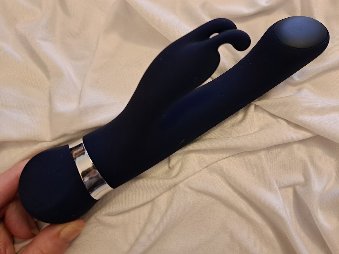 Glow Bunny Warming and Cooling Rabbit Vibrator How it’s designed