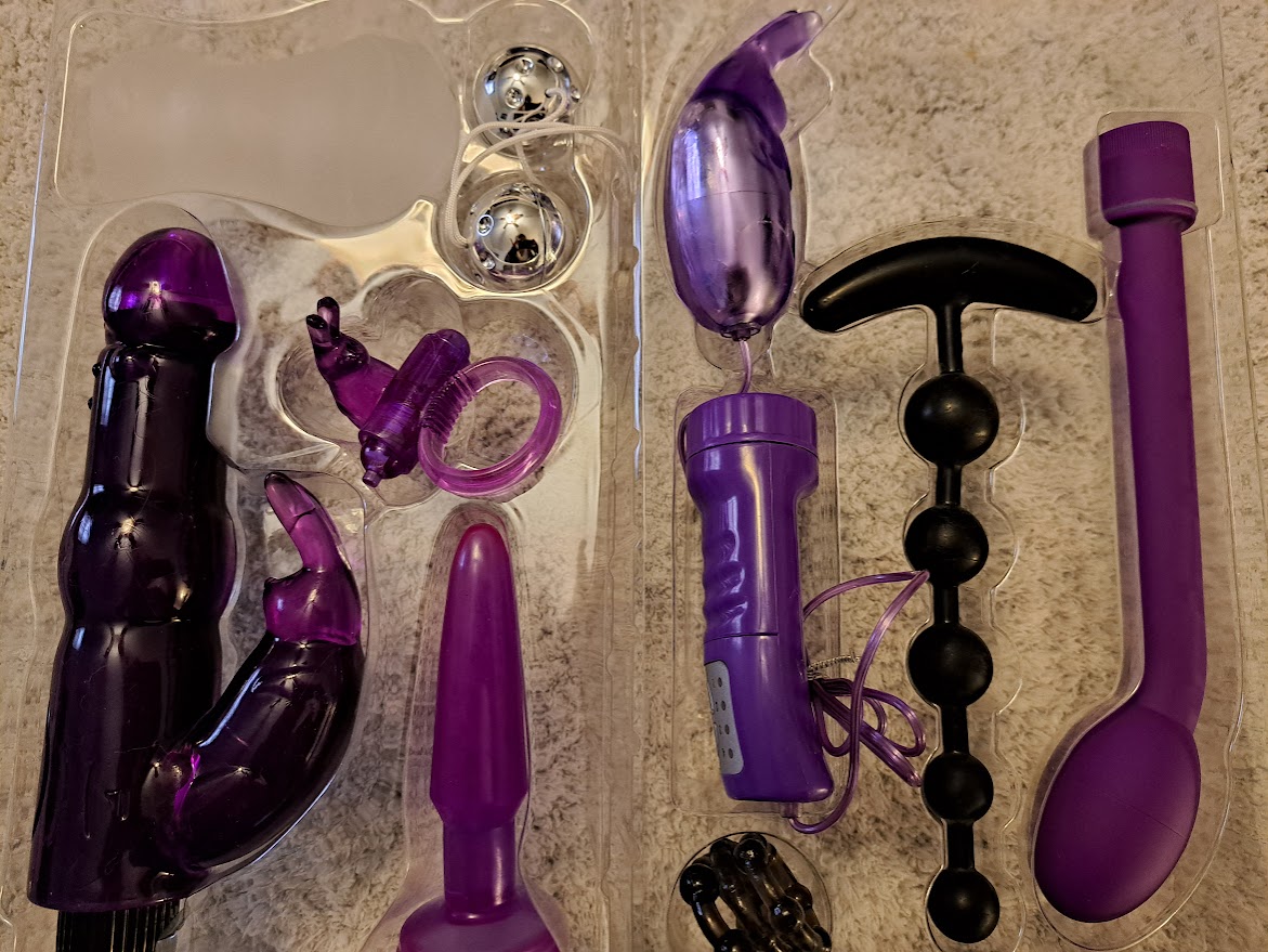 Wild Weekend Couple's Sex Toy Kit. Slide 5
