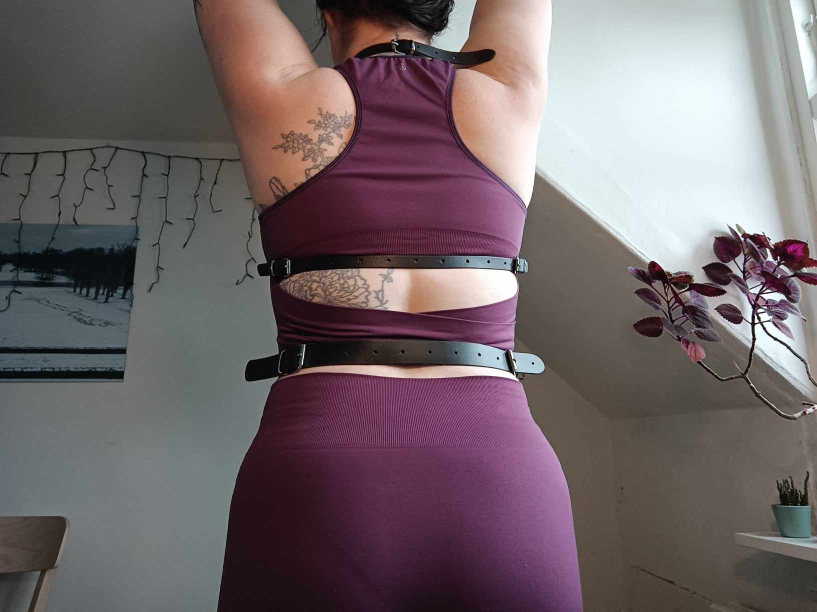 DOMINIX Deluxe Leather Full Body and Leg Harness Review [Tried & Tested]