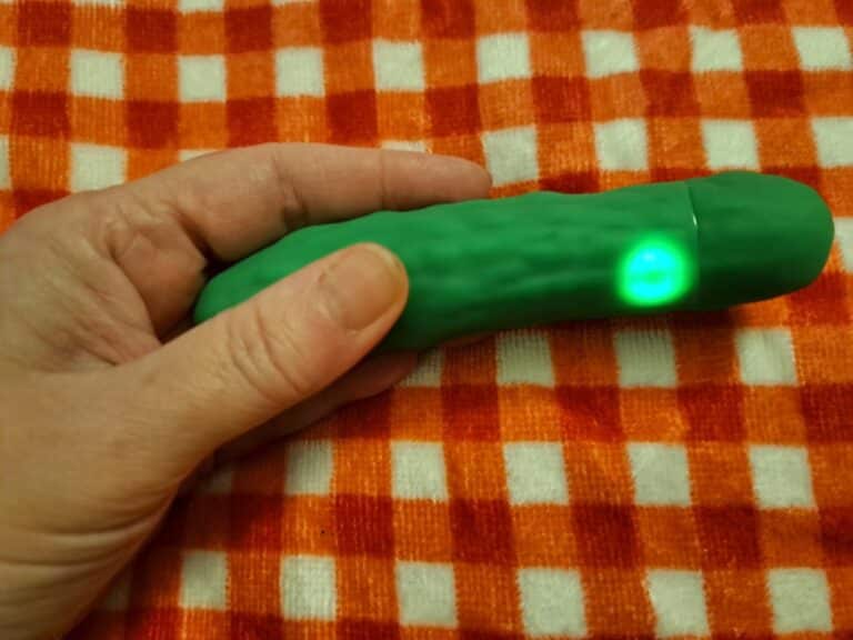 Emojibator Pickle Vibrator - 