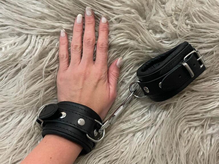 DOMINIX Deluxe Leather Wrist Cuffs - 