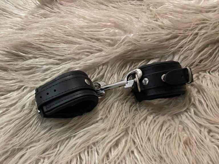 DOMINIX Deluxe Leather Wrist Cuffs - 