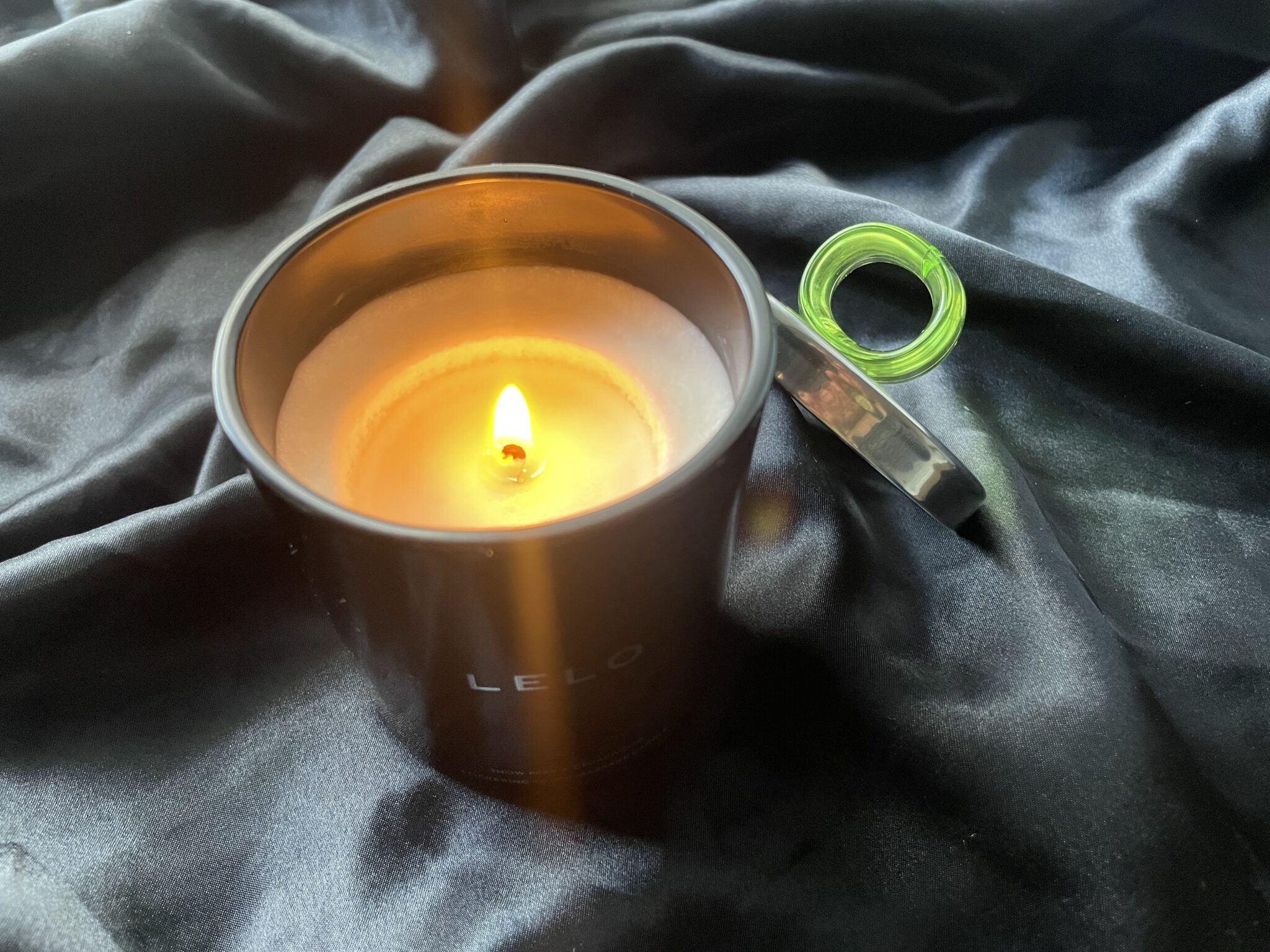 LELO Flickering Touch Massage Candle How Easy is the LELO Flickering Touch Massage Candle to Use? A Review