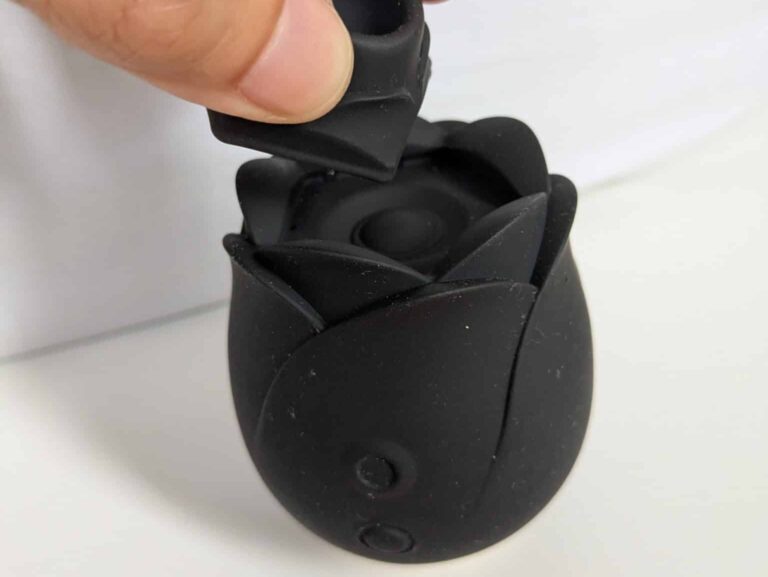 Fifty Shades of Grey Black Rose Suction Stimulator - 