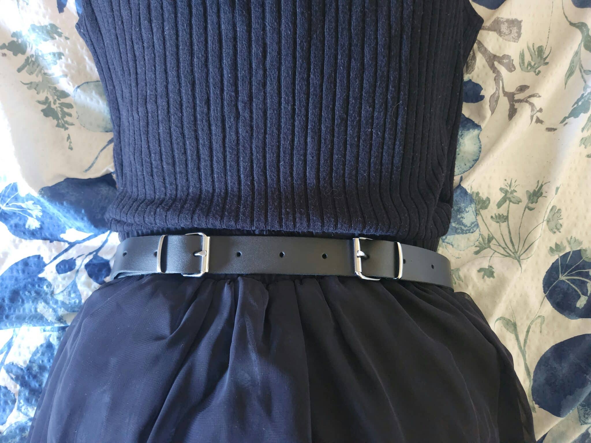 DOMINIX Deluxe Leather Leg Harness Reviewing the Material Choices and Care Guidelines