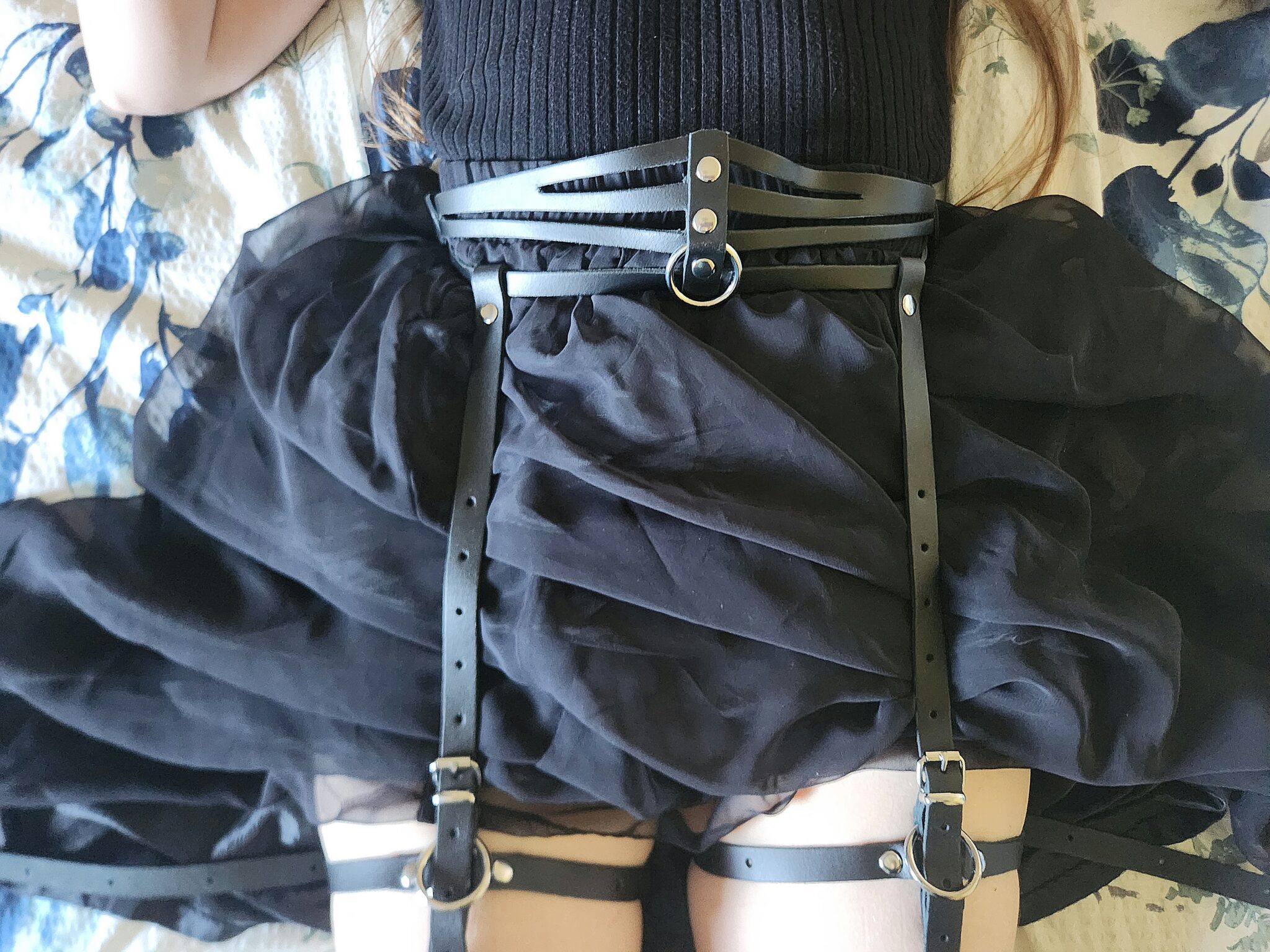 DOMINIX Deluxe Leather Leg Harness A closer look at the Design
