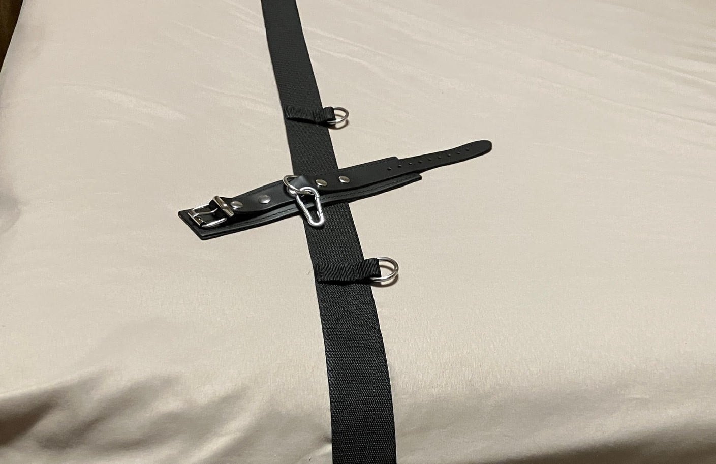 DOMINIX Deluxe Adjustable Leather Cuff Under Mattress Set Evaluating the Price Point of the DOMINIX Deluxe Adjustable Leather Cuff Under Mattress Set
