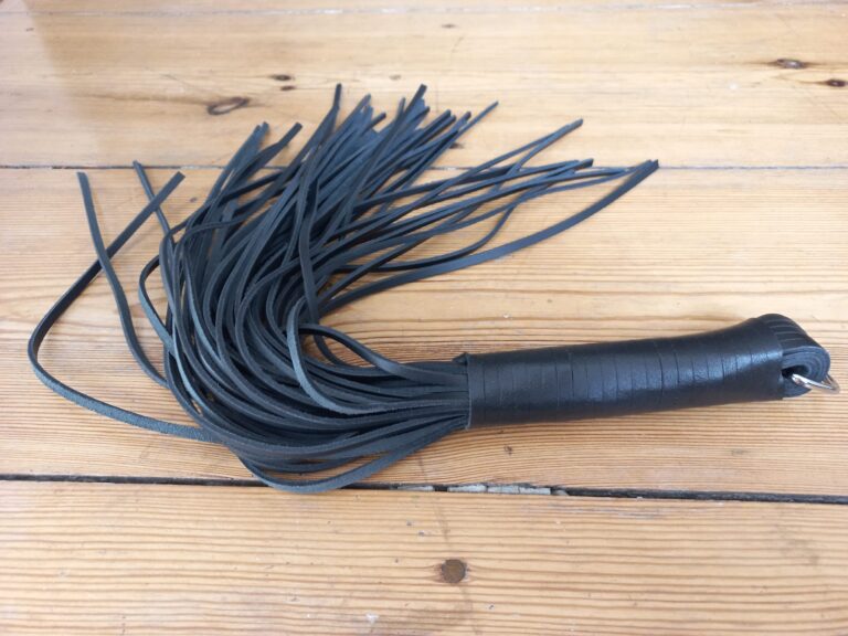 DOMINIX Deluxe Thick Leather Flogger -  