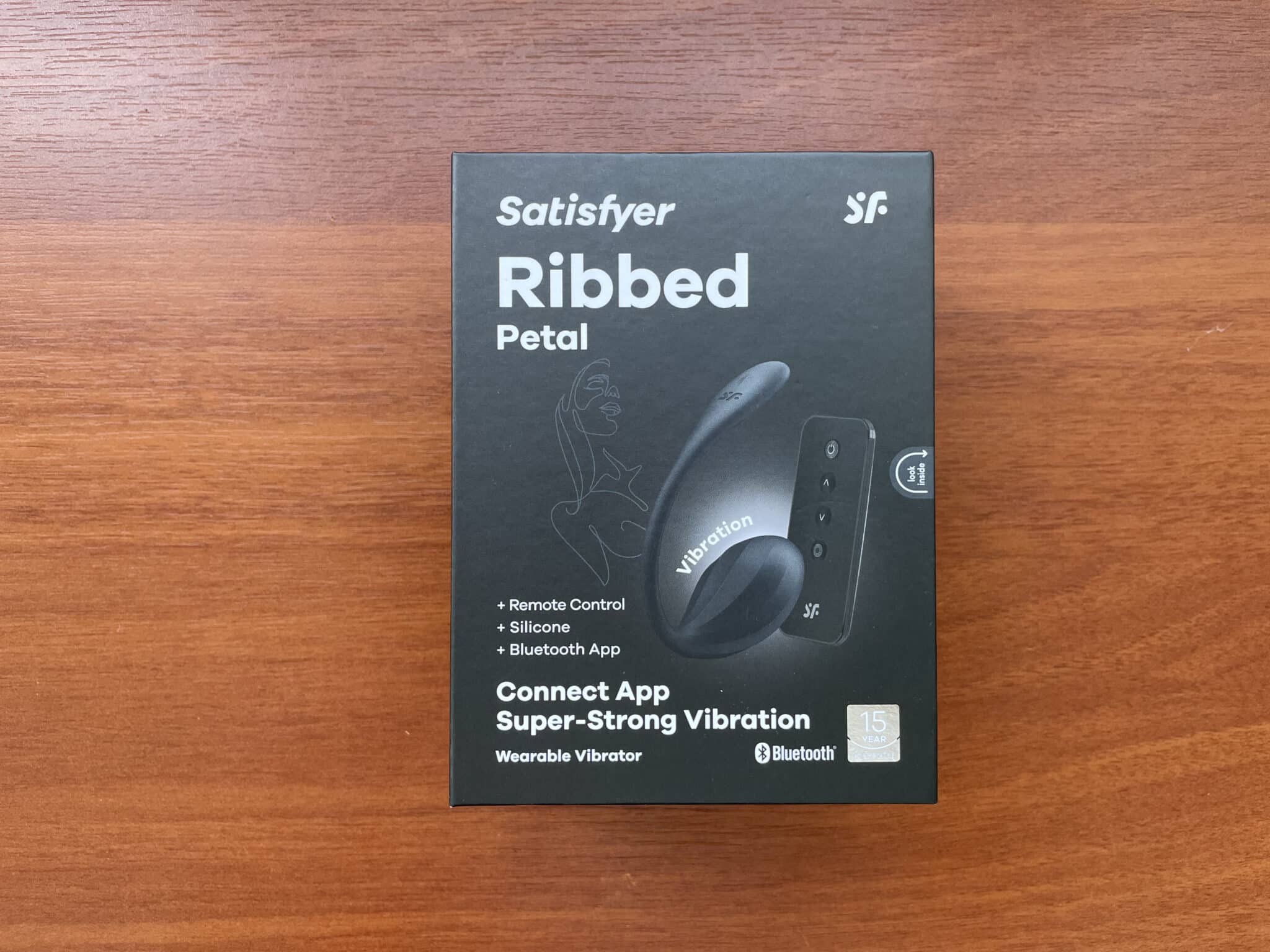 Satisfyer Ribbed Petal Connect Packaging