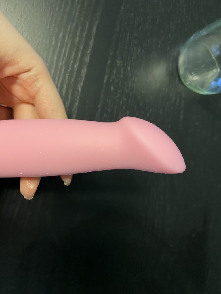 Step 5: As you can see (if you zoom in), the silicone lube has not yet been absorbed by the dildo. So far, it looks okay, although the chemical interaction has already begun.