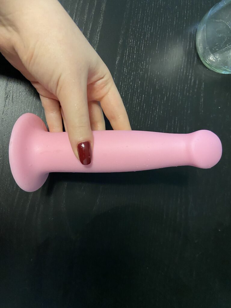 Step 4: Took the dildo out of the glass. We couldn't really see any difference after 1 day.