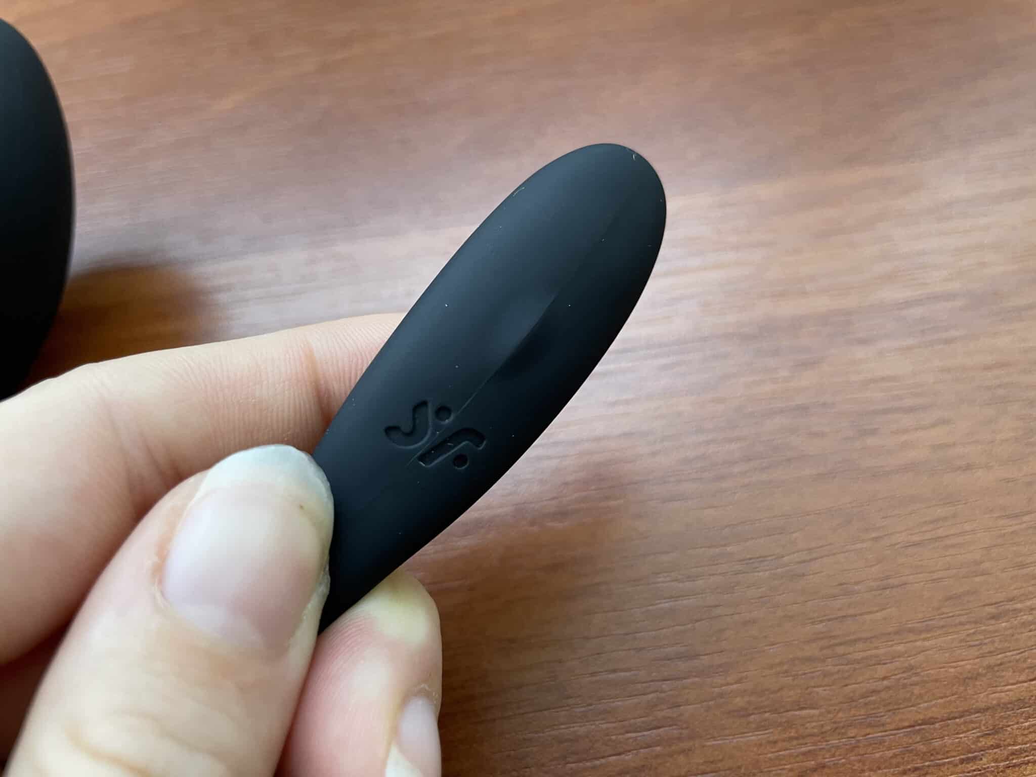 Satisfyer Ribbed Petal Connect Design