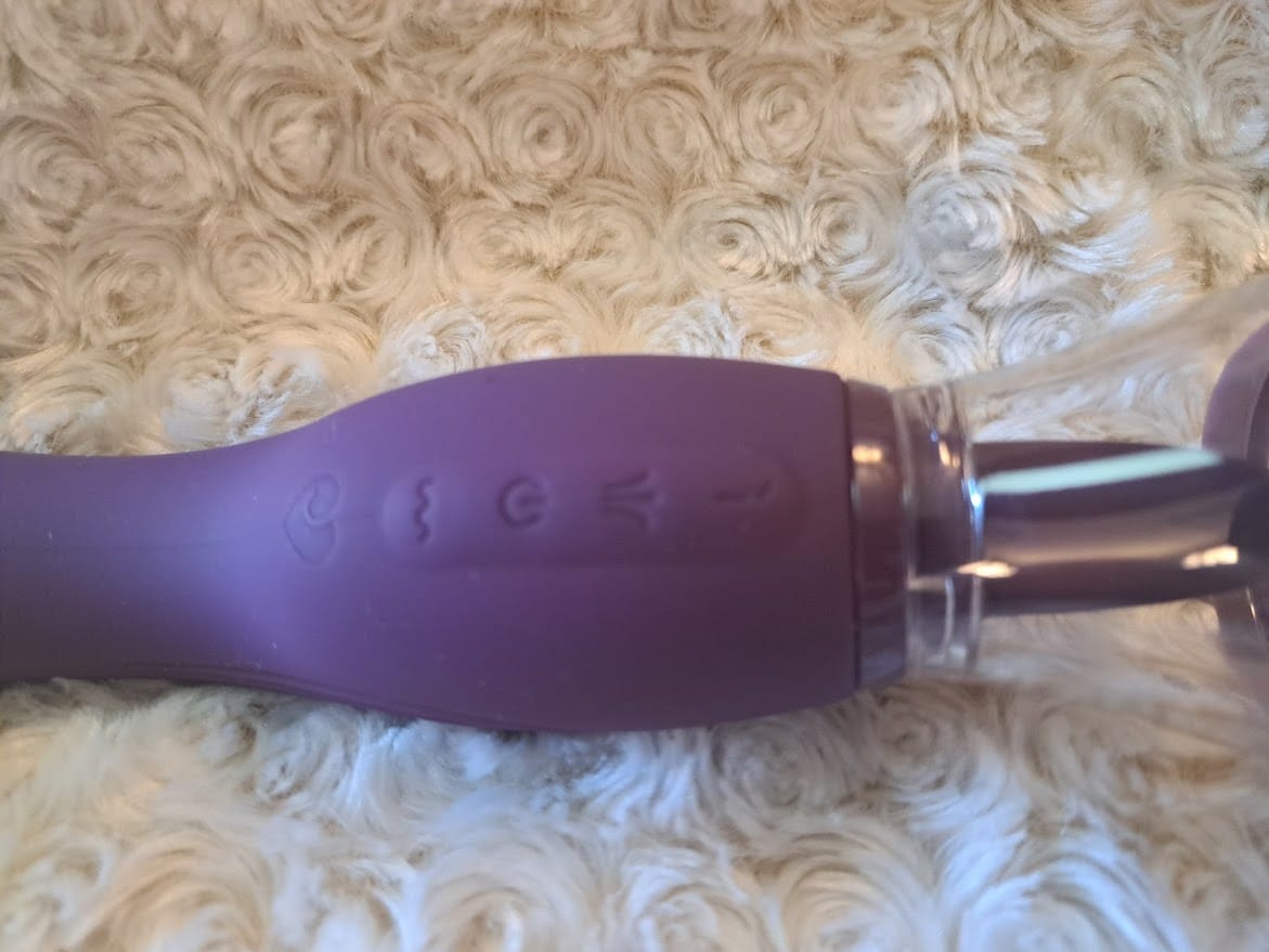 Lick Me Pussy Pump with Tongue Vibrator Ease of Use