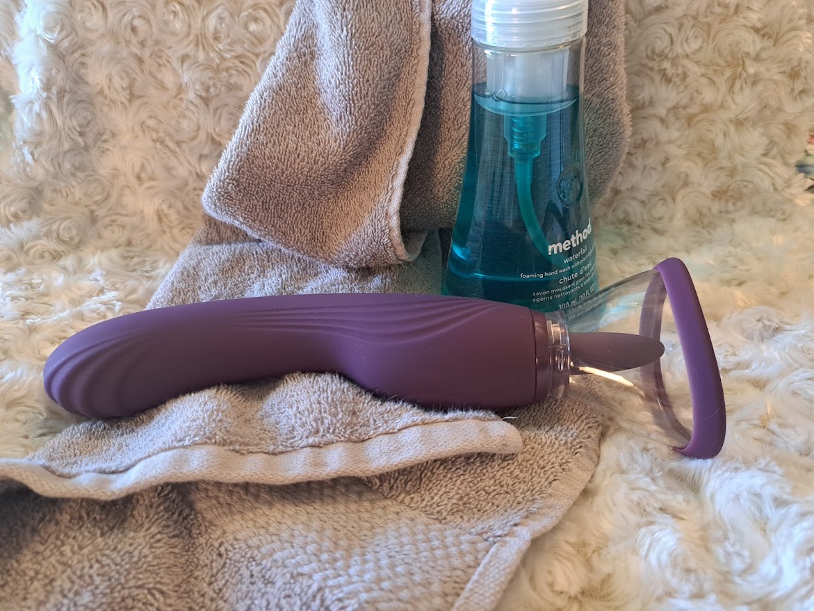 Lick Me Pussy Pump with Tongue Vibrator Materials and care