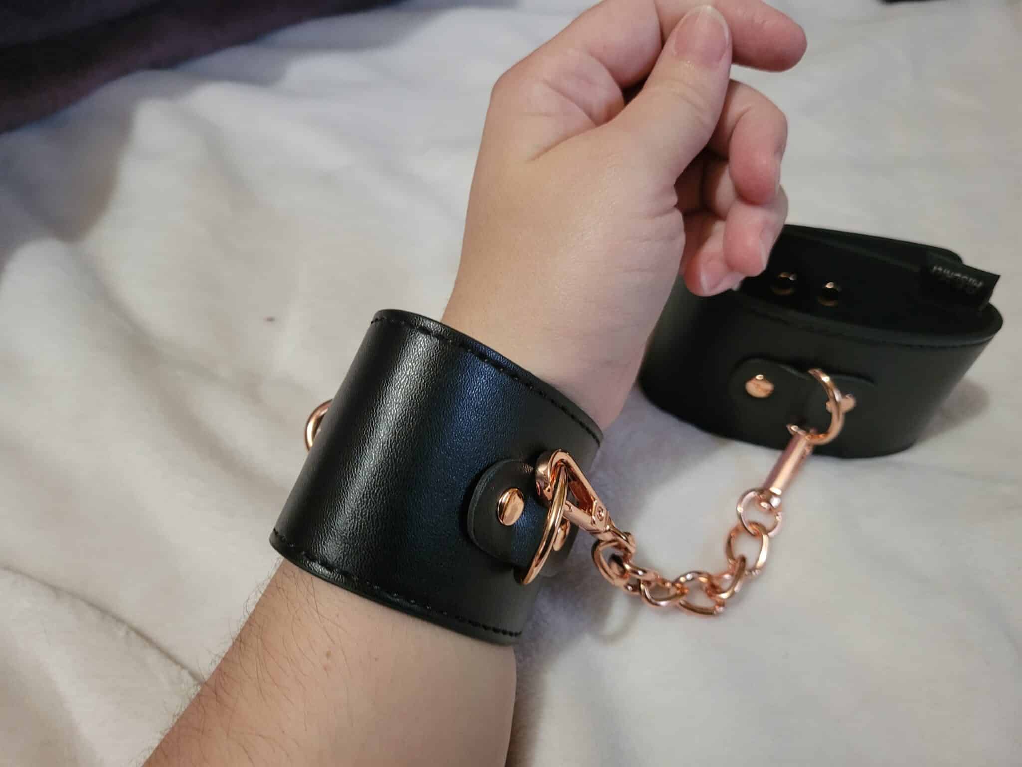 Sex & Mischief Brat Locking Cuffs Review