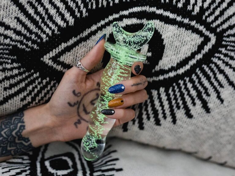 Lovehoney Sensual Glass Glow-in-the-Dark Dildo - 