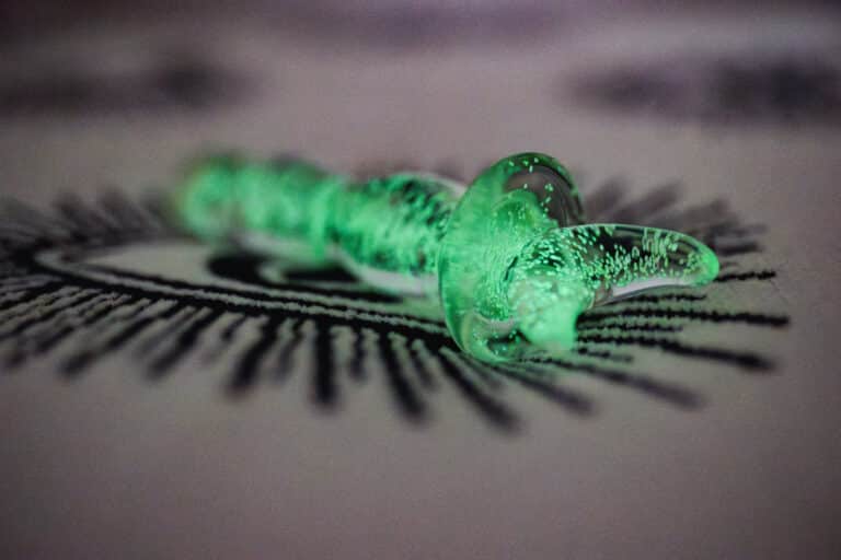 Lovehoney Sensual Glass Glow-in-the-Dark Dildo - <
