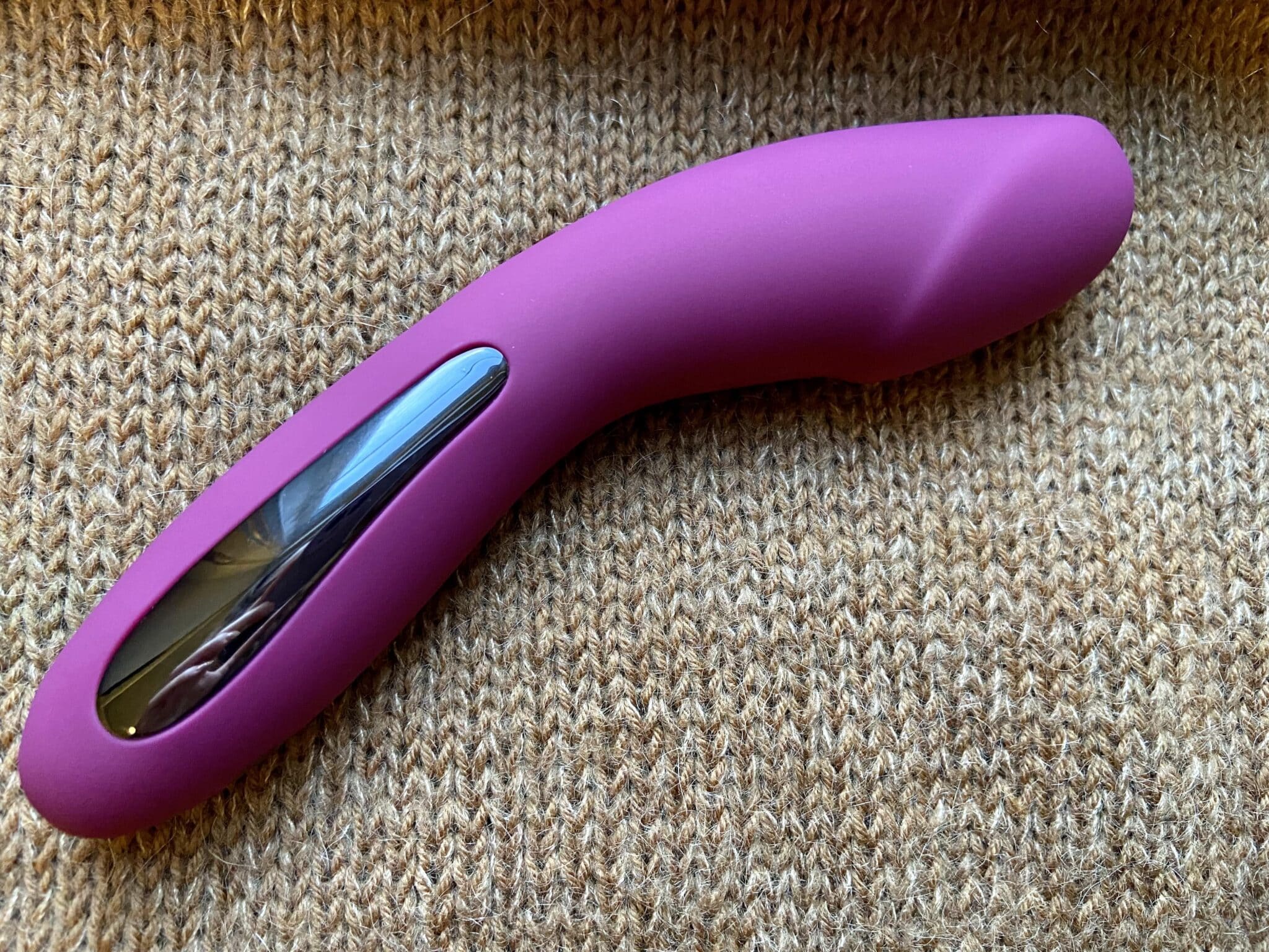 Mantric Rechargeable Realistic Vibrator. Slide 5