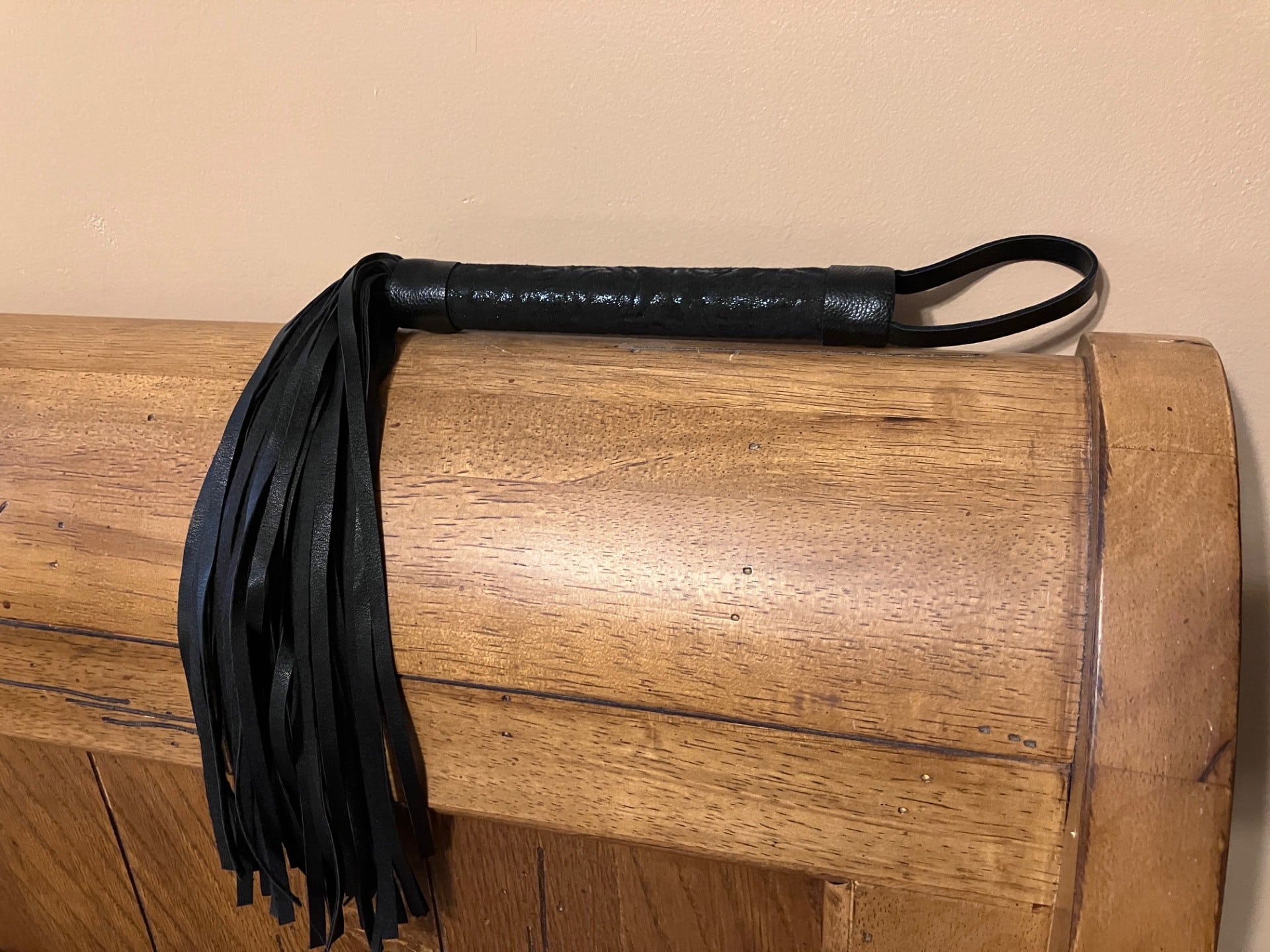 Bondage Boutique Black Rose Beginners Flogger. Slide 3