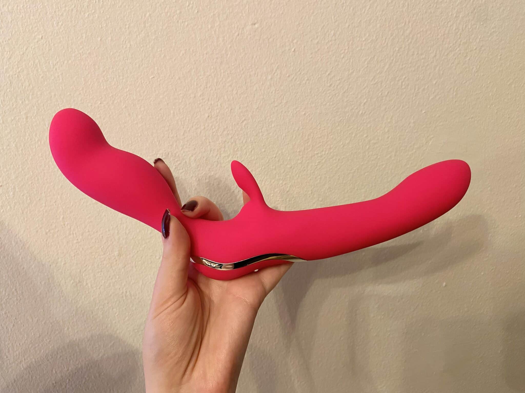 Happy Rabbit Strapless Strap-On Vibrator Design