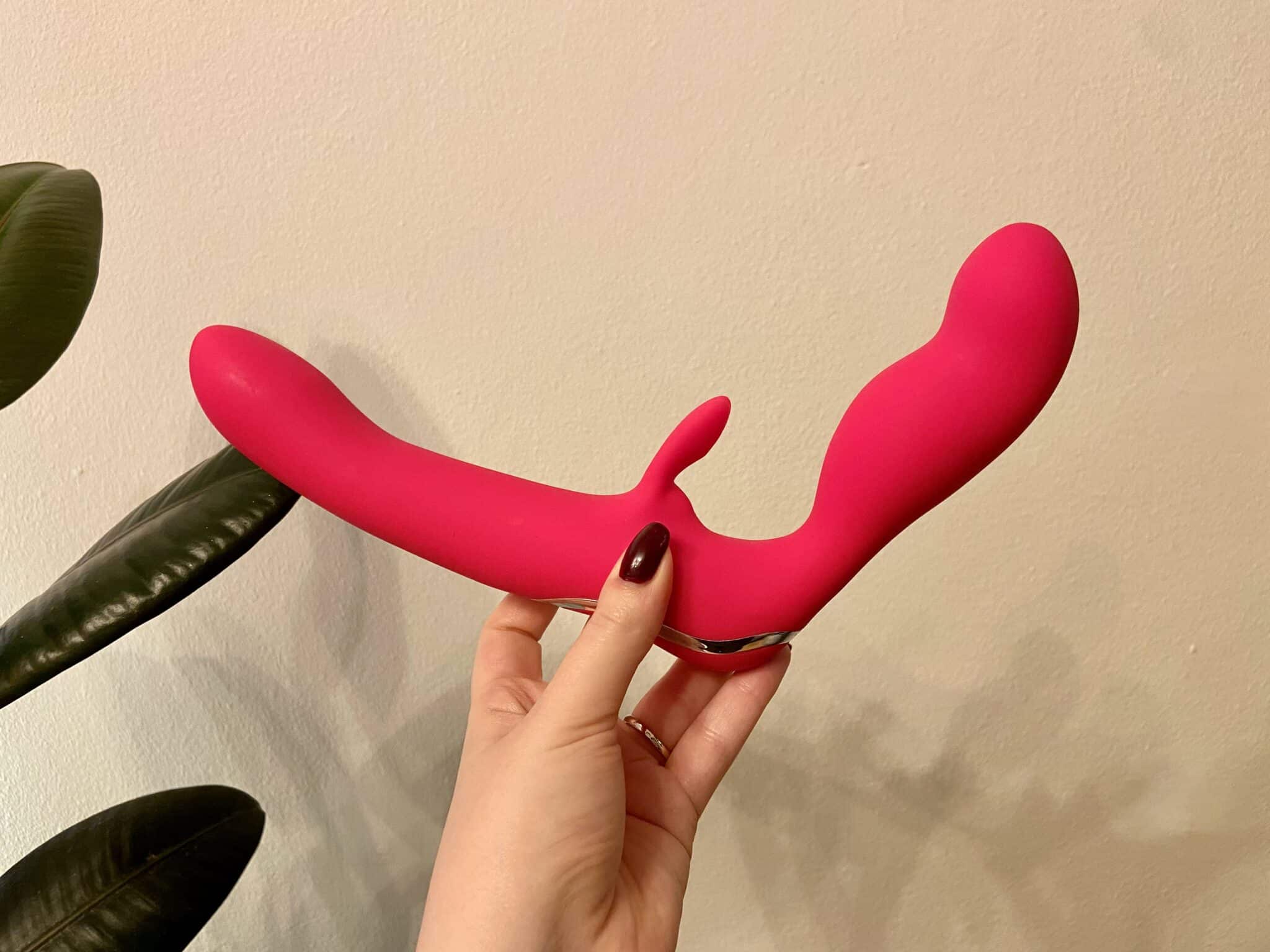 Happy Rabbit Strapless Strap-On Vibrator Review