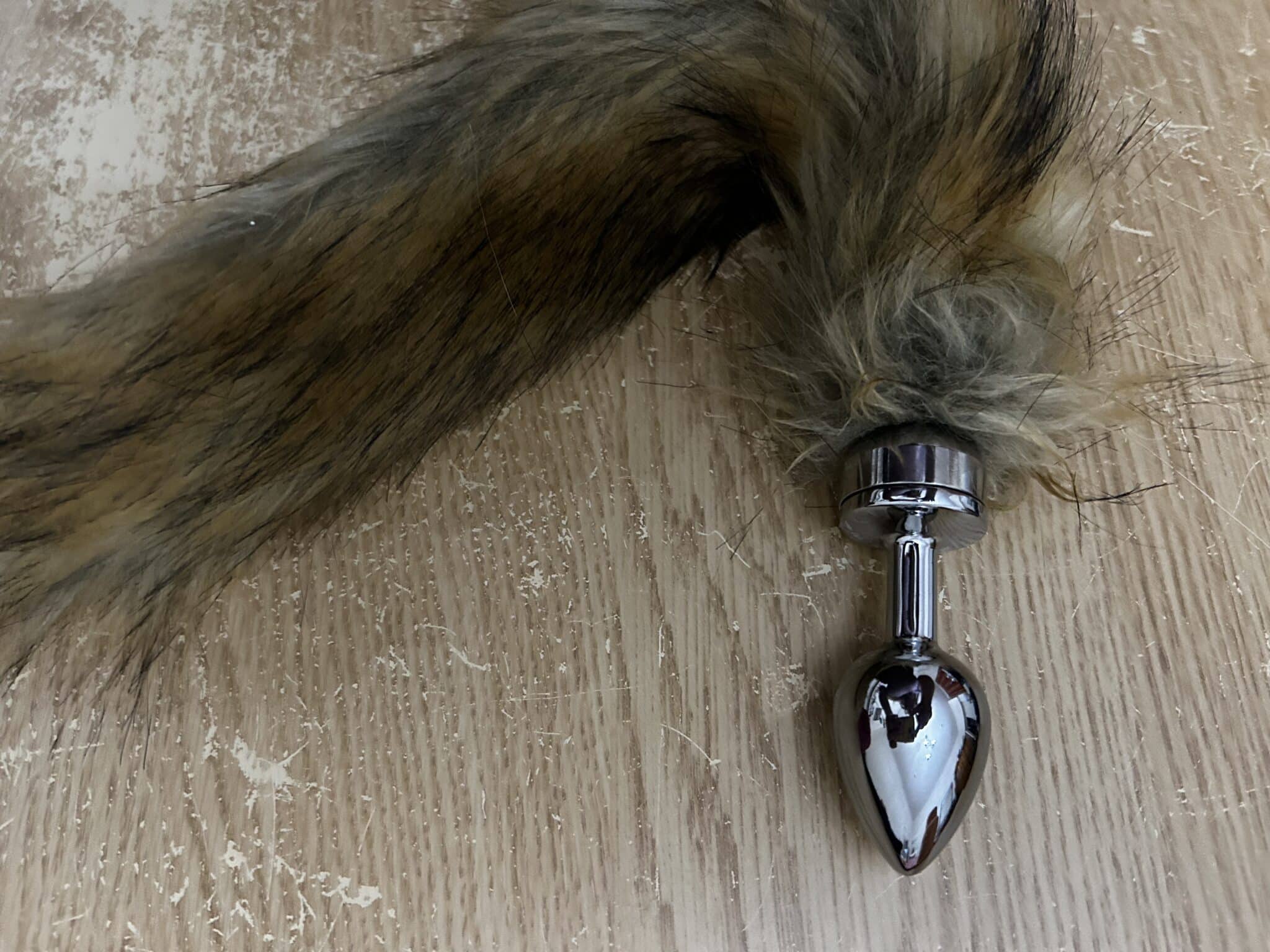 DOMINIX Deluxe Stainless Steel Medium Faux Fox Tail Butt Plug Ease of Use