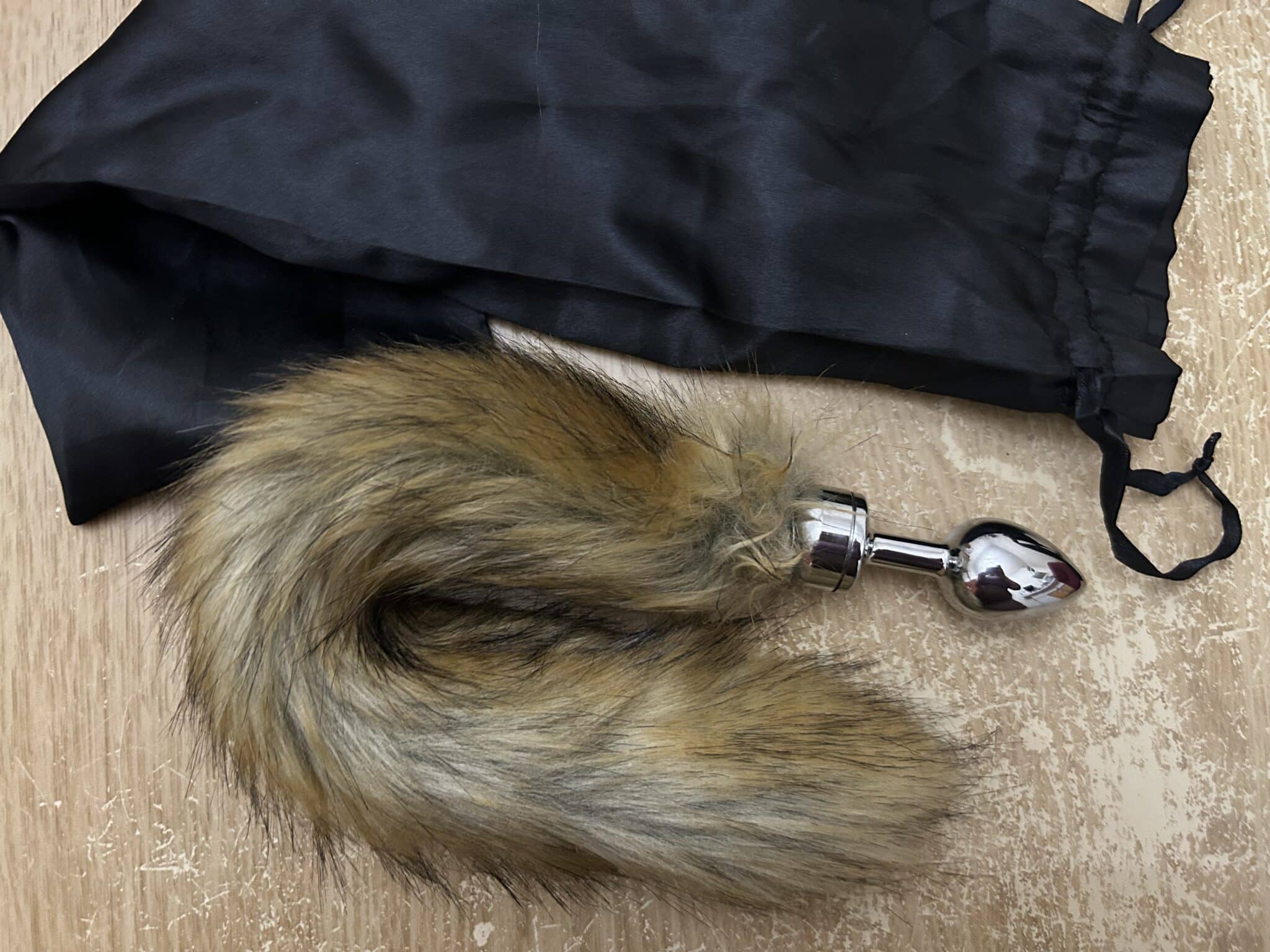 DOMINIX Deluxe Stainless Steel Medium Faux Fox Tail Butt Plug Quality