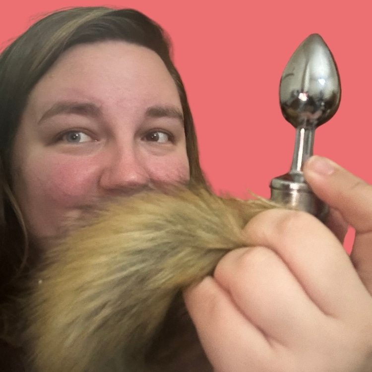 DOMINIX Deluxe Medium Faux Fox Tail Butt Plug Review