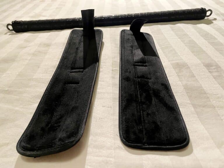 Bondage Boutique Black Rose Spreader Bar - 