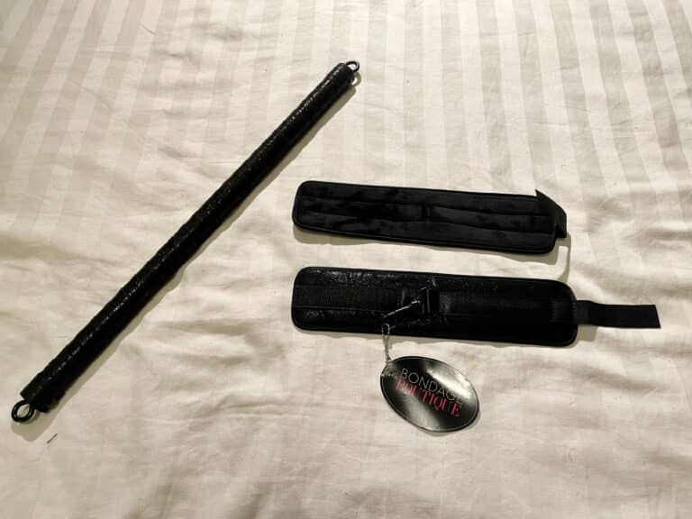Bondage Boutique Black Rose Spreader Bar - 