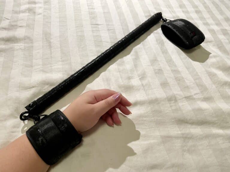 Bondage Boutique Black Rose Spreader Bar - 